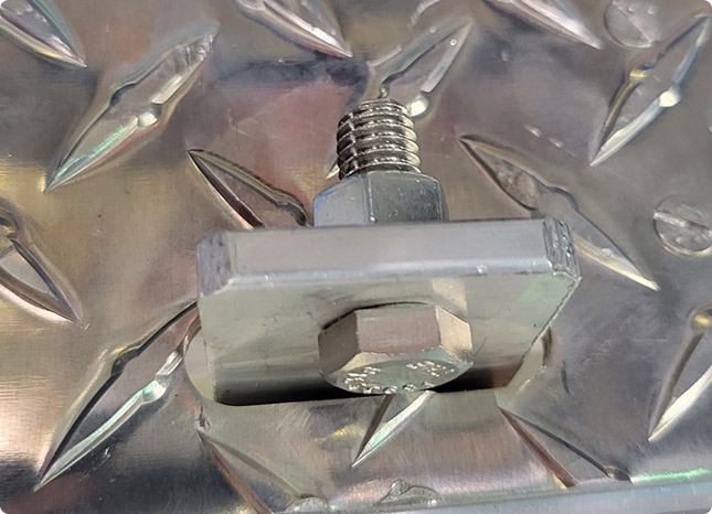 hatchcover-locking-07 (1) 1
